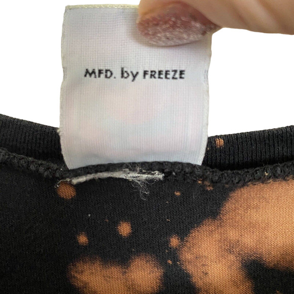 Pink Floyd Women's Upcycled Bleached Distressed Rock Band T-Shirt - Size XS/S - Picture 6 of 7